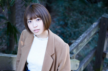 八巻 アンナ